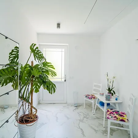 Nona's Paradise - Free Parking Apartment *