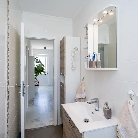 Nona's Paradise - Free Parking Apartment