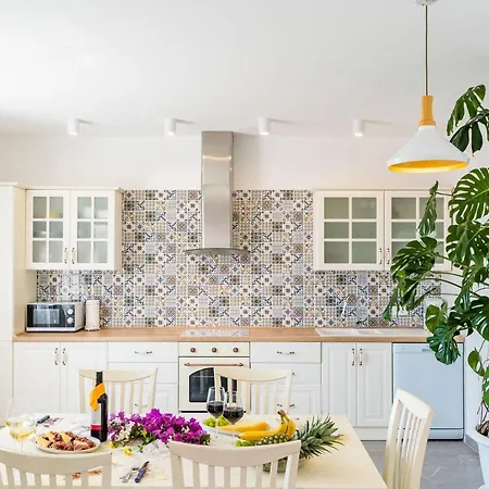 Nona's Paradise - Free Parking *