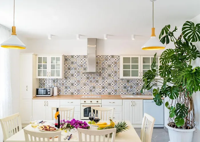 Nona's Paradise - Free Parking *